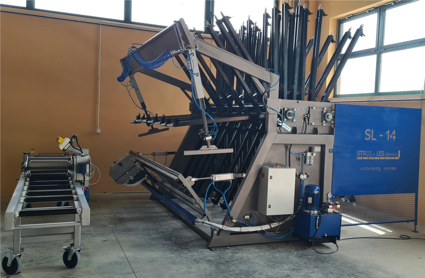 Presă rotativă hidraulică SL – 14/8